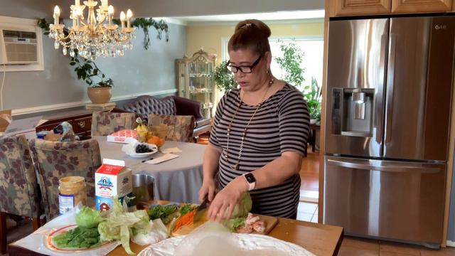 Papaya salad, Vietnamese springroll A La Mamita смотреть онлайн