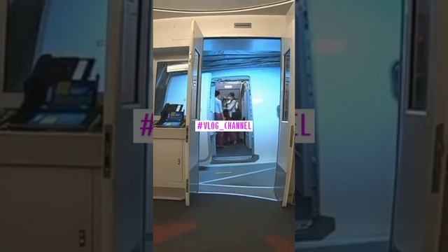 ATTENTION INSIDE THE INDONESIAN BATIK AIR AIRCRAFT, BATIK AIR STATEWARDS смотреть онлайн