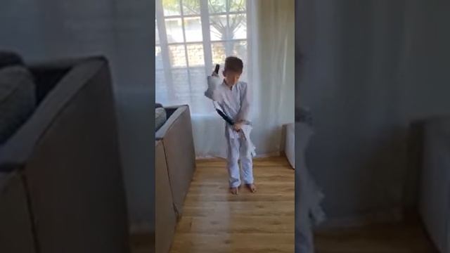 Learning basic nunchuck skills! смотреть онлайн