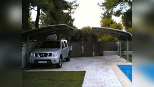 Автомобильная парковка на даче