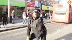 Танцующий полицейский в Лондоне (Пранк)