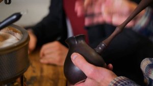 Кофе зимой, в чем заваривать - пуровер, кемекс, термос, кто такой бариста, где пить кофе