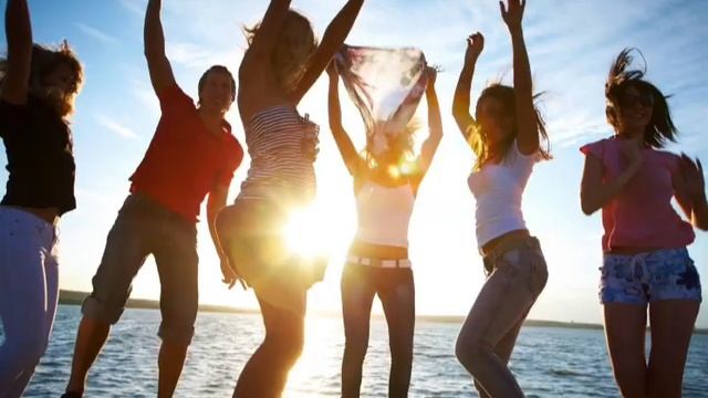 С весёлой песней легче отдыхать! "Счастье наливай" смотреть онлайн