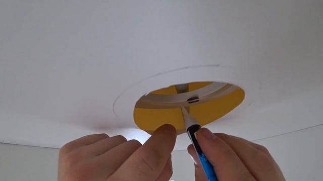 Внутренняя вклейка кольца в натяжной потолок с помощью Крепышей смотреть онлайн