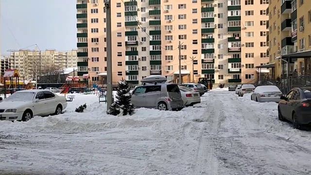 19 января. Холодно. Наконец-то начали чистить дороги от снега. Яблоновский. смотреть онлайн