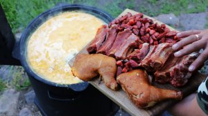 Сборный гороховый суп по-царски в казане на костре.