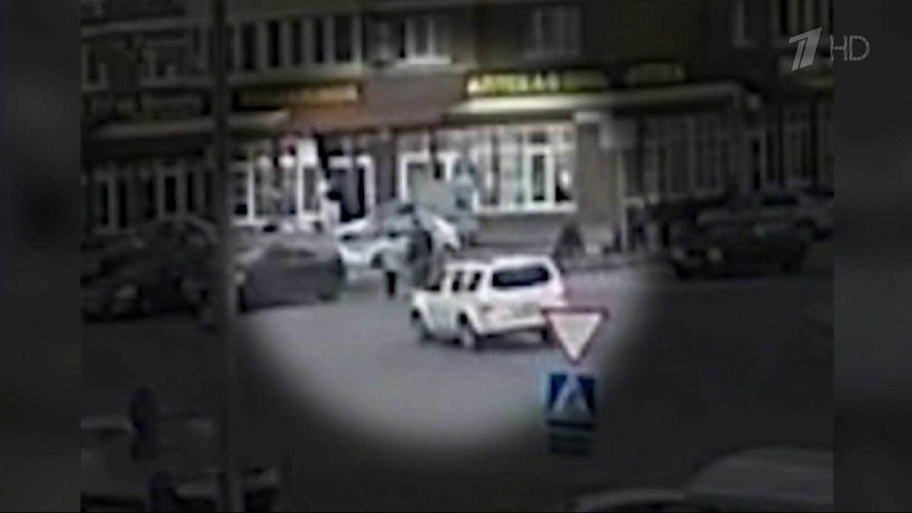 В Москве автомобиль сбил людей прямо на пешеходном переходе, три человека госпитализированы