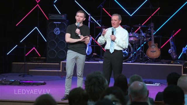 Василий Пархотюк представляет Алексея Ледяева смотреть онлайн