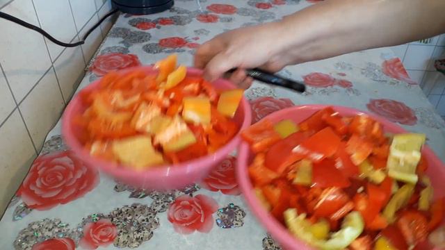 Лечо.Лечо,когда уже нет своих перцев и помидор.Вкусно. смотреть онлайн