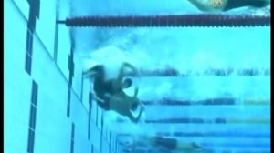 Фэлпс поворос со спины на брасс.