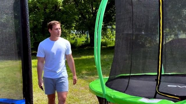 КАКОЙ УЛИЧНЫЙ БАТУТ ВЫБРАТЬ? Полный видеообзор батутов EVO JUMP вместе с фитнес тренером смотреть онлайн