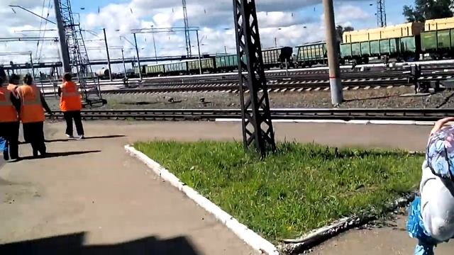 Поезд 70 вагонов!!!?? смотреть онлайн