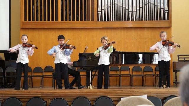 158 Ансамбль скрипачей 