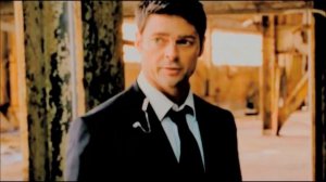 Karl Urban - Standing Alone