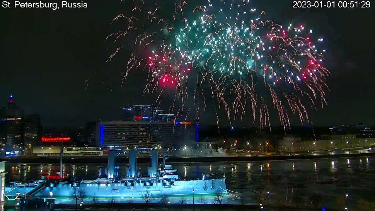 Санкт-Петербург встречает 2023 год, смотрите с высоты птичьего полёта атмосферу праздника и салюты смотреть онлайн