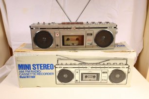 Sanyo M7700F mini radio cassette boombox ghettoblaster.