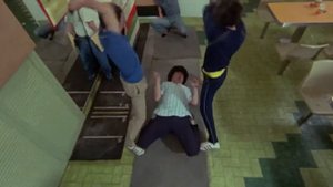 Jackie Chan and Sammo Hung vs robbers | Джеки Чан и Саммо Хунг разборка с грабителями (1983)