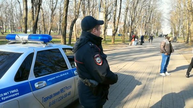 У ППС Краснодара долго стоять не может автомобиль на проблесковых маяках. смотреть онлайн