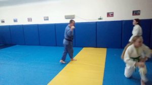 Варианты защиты от захвата сбоку за шею.