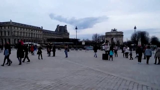 Как быстро пройти в Лувр без больших очередей. Париж. смотреть онлайн