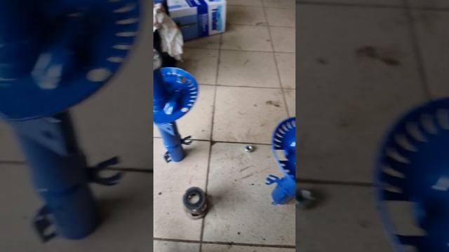 Замена передних амортизаторов POLO SEDAN / SCODA RAPID 2011-2015 года выпуска --- FINWHALE 13189GU смотреть онлайн