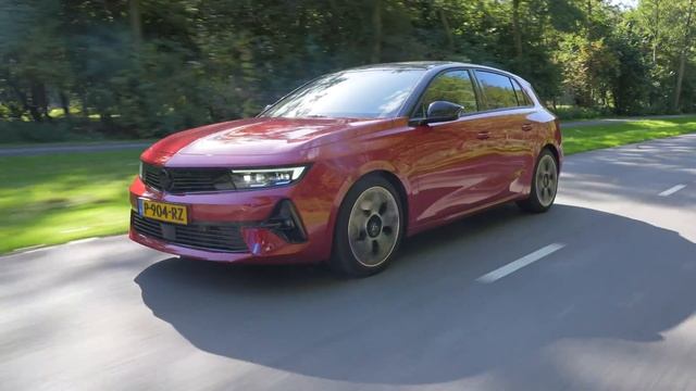 Ford Focus vs Opel Astra | Verslaat OPEL dan eindelijk FORD?! смотреть онлайн