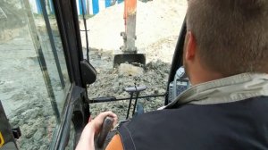 Разработка котлована: выемка грунта без нивелира