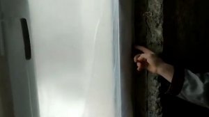 Чем закрыть и защитить окна на время ремонта в комнате и квартире – снято на видео