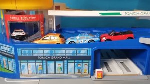 Мультик про автоаварию и огромную автоматическую игрушечную парковку - гараж для детских машинок