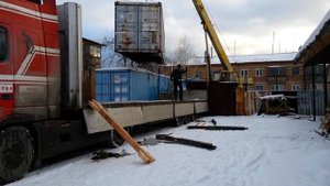 Погрузка порожнего 40 фут контейнера автокраном