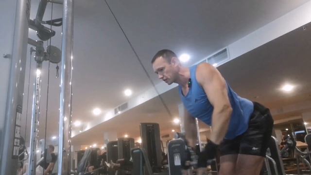 Упражнение лыжник/ Упражнение пуловер в блоке. #спина #пуловер #широчайшие