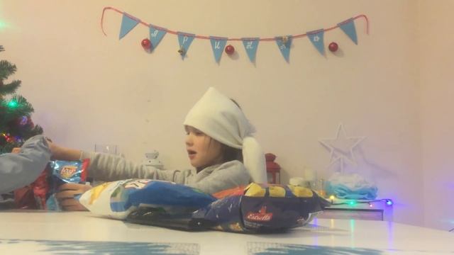 Чипсы челендж распаковка чипсов Арина Максимова смотреть онлайн