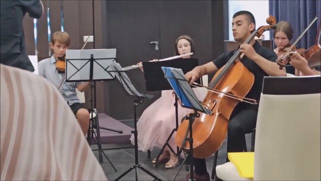 Концерт(част) на детски струнен оркестър, Австрия. Диригент Роман Крайнц. Гост-флейтист Дара Пенчев смотреть онлайн