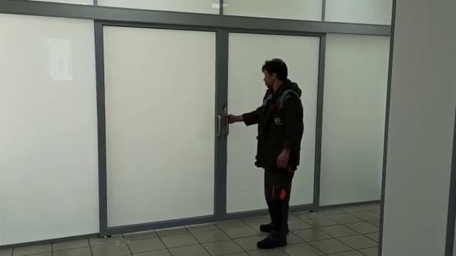 Перегородка с раздвижными дверьми для офиса