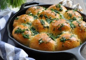 ПАМПУШКИ с чесночным соусом ВКУСНЕЕ ВЫ НЕ ПРОБОВАЛИ — просто и быстро? Лучший рецепт!