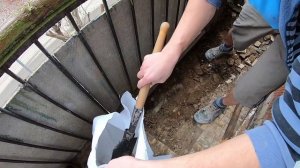 Веду раскопки на балконе. Нужно ли демонтировать старую стяжку с балкона хрущевки?