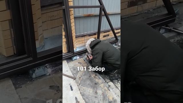 Сварка роликов откатных ворот к закладной. Откатные ворота из профнастила. Как сделать самому? смотреть онлайн