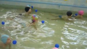 ✈ Малыши в бассейне. Игры в бассейне. Бассейн в детском саду.