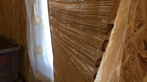 Дачные лайфхаки. Как сделать соломенную занавеску из разваливающегося пляжного коврика.m4v