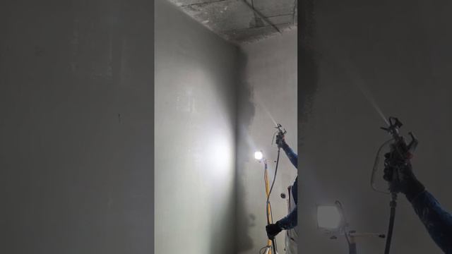 Шнек плюс безвоздушка. Шпаклюем стены.