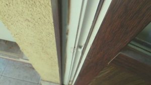 Ремонт окон и дверей. Замена скрытого прижима пластиковой двери