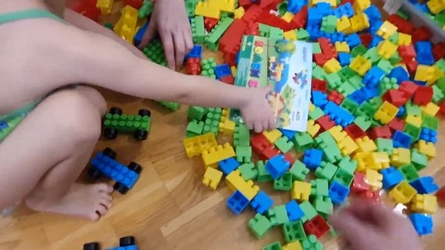 Влог. Купили ребенку детский конструктор. Реакция ребенка