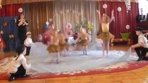 ТАНЕЦ ЗОЛОТЫХ РЫБОК  УТРЕННИК 8 МАРТА ЗОЛОТАЯ РЫБКА