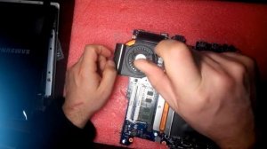 Разборка и чистка ноутбука Samsung Rv410