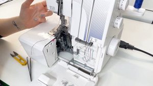 Как перетянуть нитки в оверлоке. Показываю на Janome оверлоке.