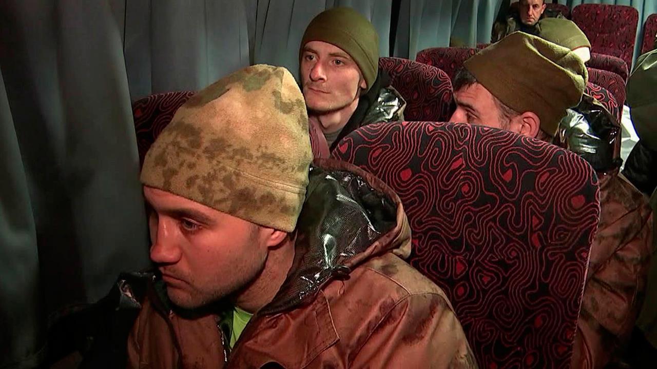 60 российских военнослужащих, которые были в украи...у, доставили на лечение и реабилитацию в Москву