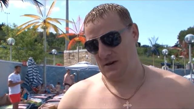 Оголяться или прикрываться: пляжная мода диктует свои правила