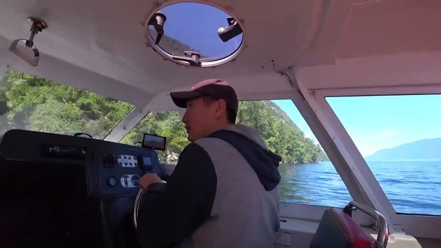 Поездка по югу Телецкого озера на катере. Через 3 водопада смотреть онлайн