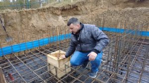 Приямок для насоса в цокольном этаже.