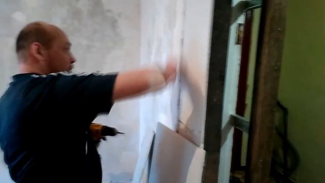 Ремонт в комнате шпаклевка / Выравниваем стены смотреть онлайн